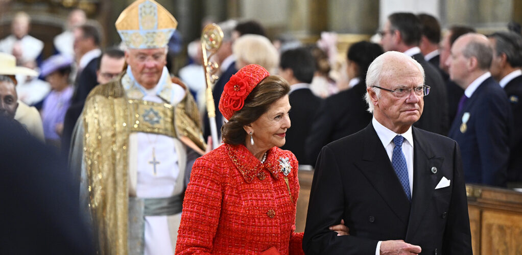 Kung Carl Gustaf och drottning Silvia under tacksägelsegudstjänsten Te Deum med anledning av kungaparets guldbröllop.