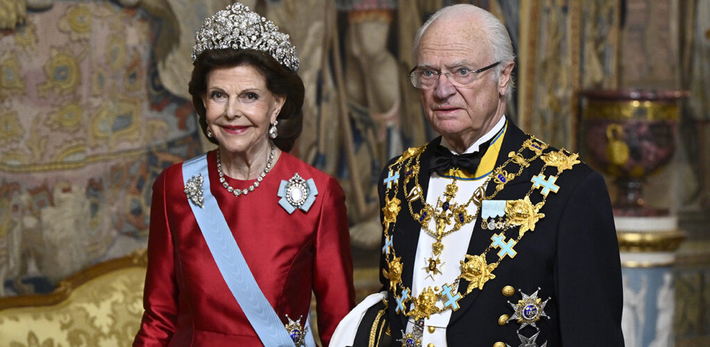 Kungen och Silvia &auml;r festkl&auml;dda och snart firar de guldbr&ouml;llop.