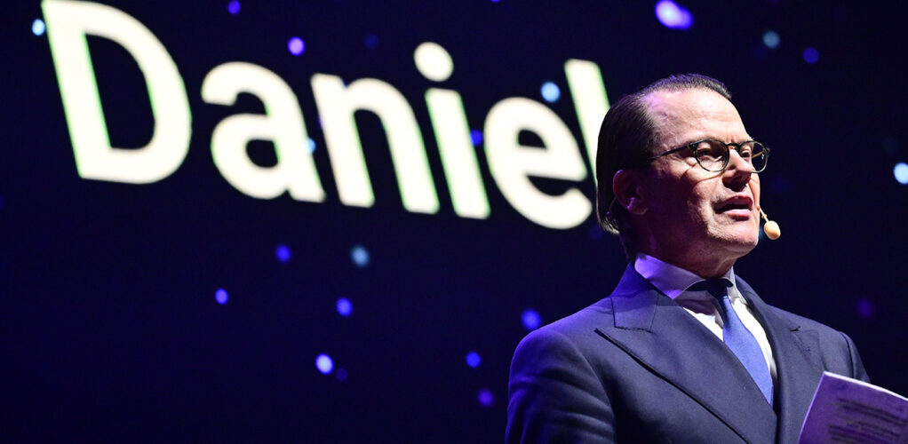 Prins Daniel uppges vara den som styr kungahuset i praktiken. Han har tagit &ouml;ver fr&aring;n kungen.