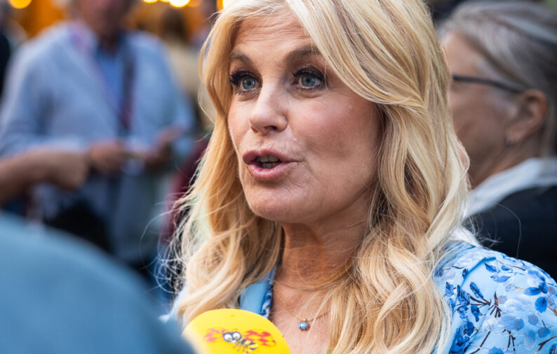 Raseriet mot Pernilla Wahlgren efter fiaskot: &rdquo;Kasta ut henne!&rdquo;