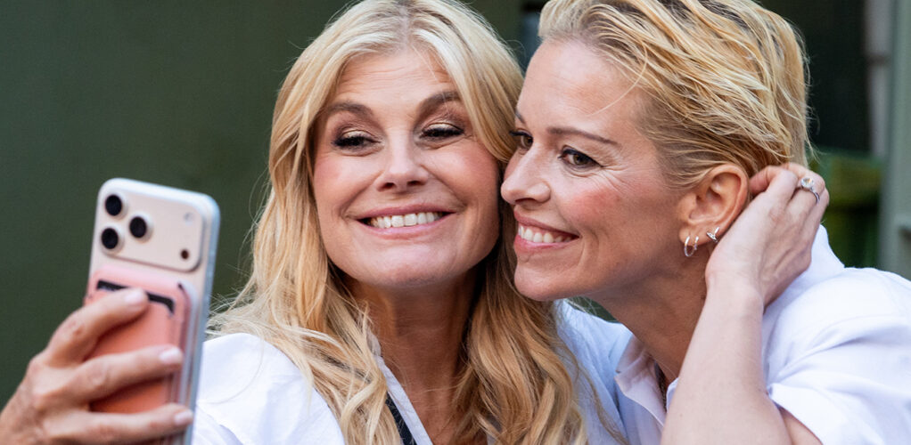 Trots raseriet var Pernilla Wahlgren och Petra Marklund glada. 
