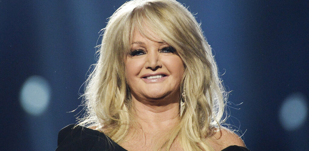 Den raspiga rösten blev hennes omisskännliga signum. Nu är Bonnie Tyler död.