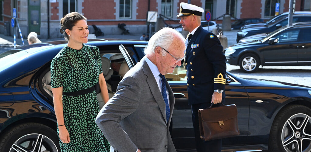 Enligt Stoppa Pressarnas källor var det Victoria som berättade om den infekterade historien för kung Carl Gustaf.