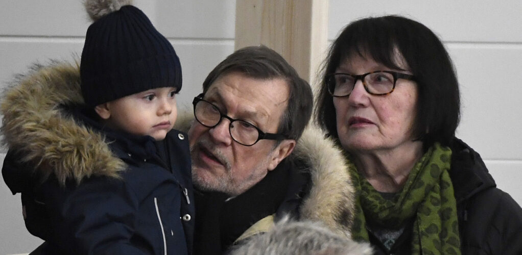 En av de få bilderna där prins Oscar syns tillsammans med sin farfar och farmor.