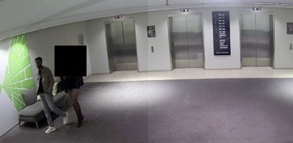&Ouml;vervakningsbilderna visar kvinnan och den &aring;talade artisten inne p&aring; hotellet under natten. Kvinnan har maskerats av polisen. 