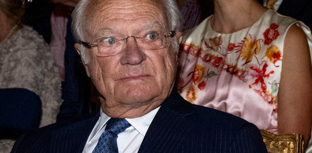 Kung Carl Gustaf har hamnat i centrum f&ouml;r en ny och ytterst obekv&auml;m h&auml;rva.