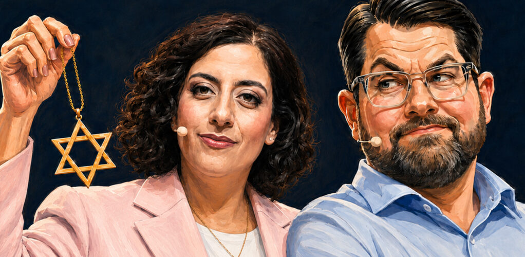 Simona Mohamsson visade upp Davidsstjärnan i debatten. Intill henne stod kompisen Jimmie Åkesson.