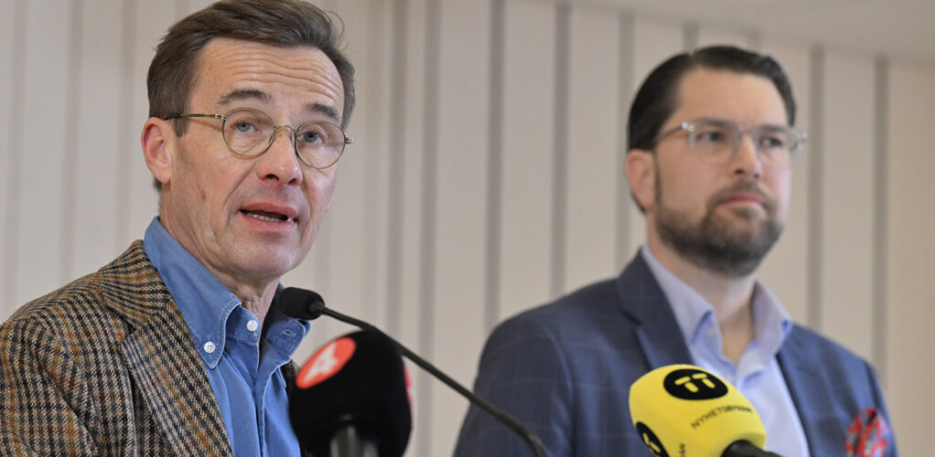Ulf Kristersson har släppt in Jimmie Åkesson vid regeringsbordet. Nu höjer SD insatsen och kräver betydligt mer än några symboliska ministerposter.