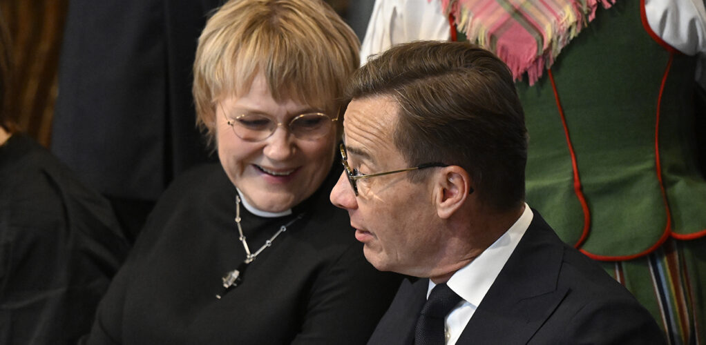 Birgitta Ed med maken Ulf Kristersson under gudstjänsten i Storkyrkan inför riksmötets öppnande.