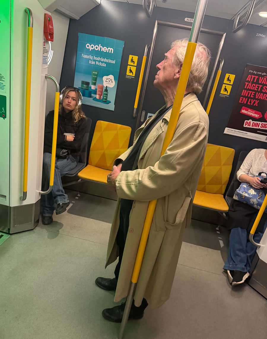 Claes Eriksson under sin resa med tunnelbanan i Stockholm