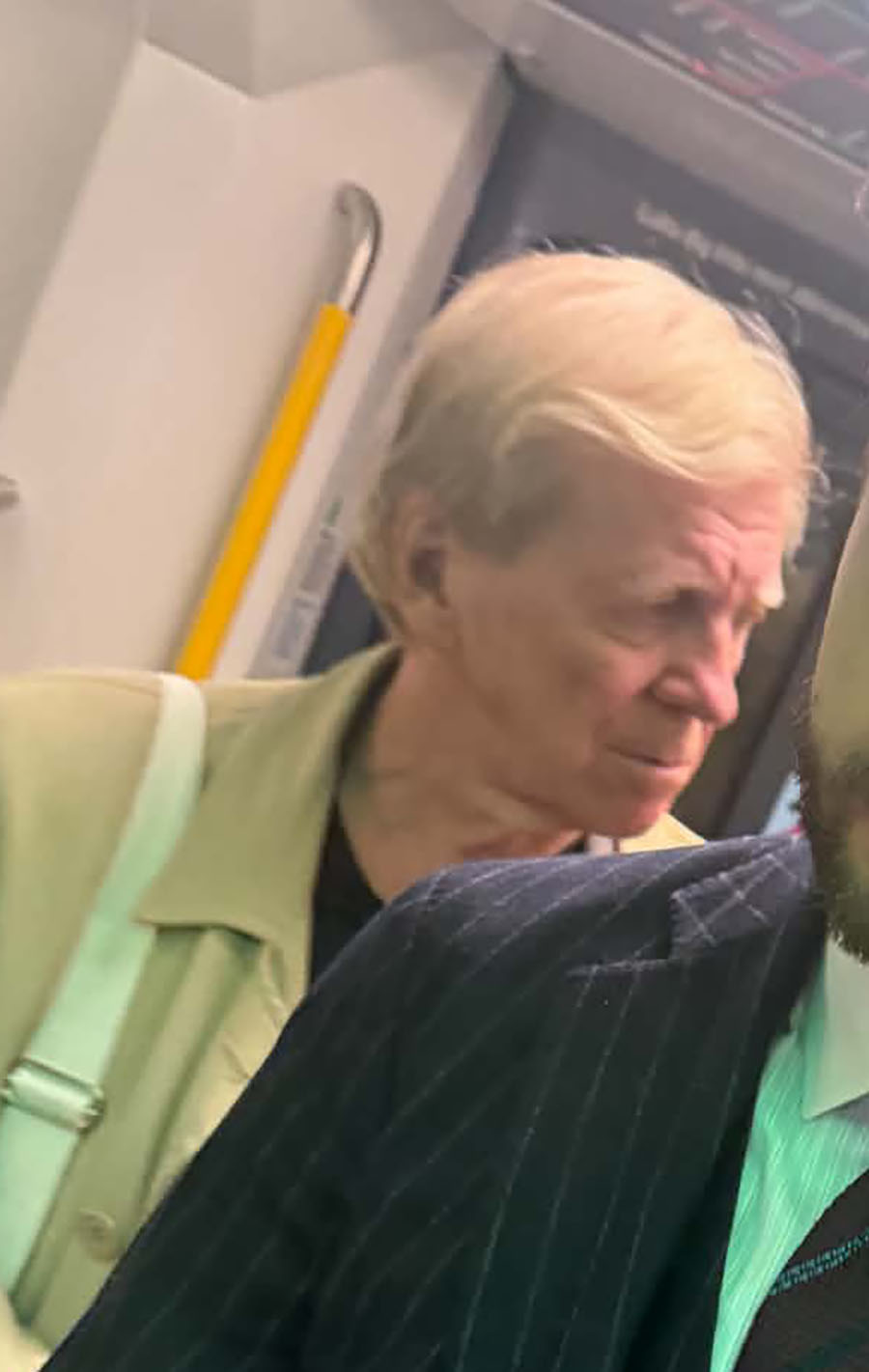 Claes Eriksson vid tunnelbanans dörrar