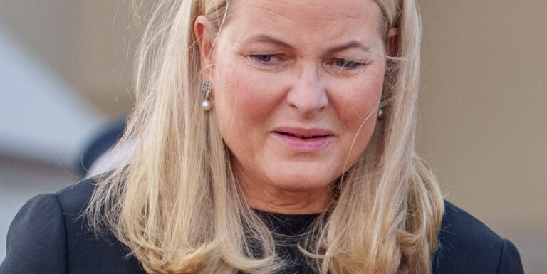 Mette-Marit allvarligt sjuk &ndash; missade kung Haakons st&ouml;rsta stund