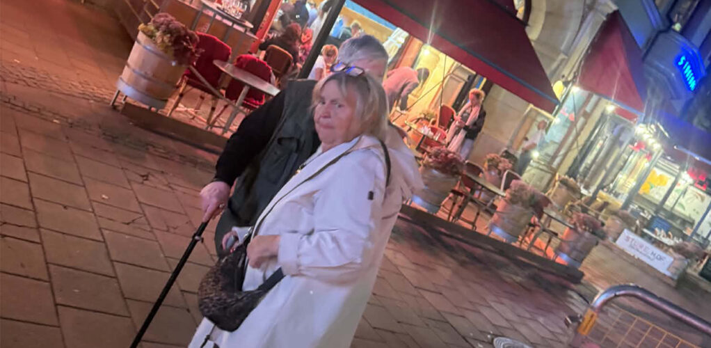 Hustrun gick före när Peter Harryson tog sig ut i Stockholms kvällsvimmel.