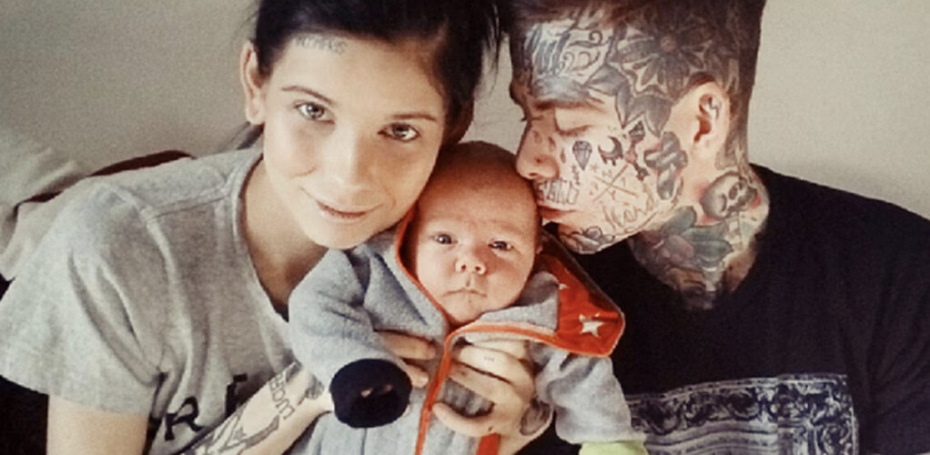Sindy och Micke bytte fest, fylla och självskadebeteende mot bebis och blöjor.