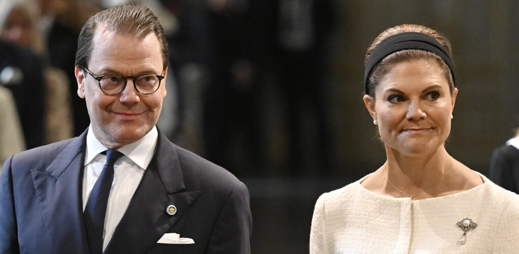 Victoria får genomföra resan utan sin make. Här syns paret tillsammans vid gudstjänsten i samband med riksmötets öppnande.