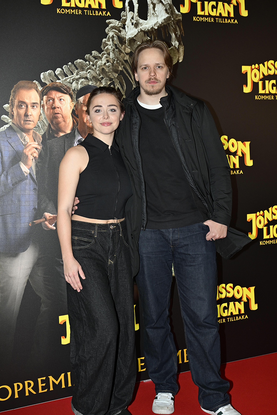 Melina Göransson och Valter Skarsgård på galapremiär i Stockholm