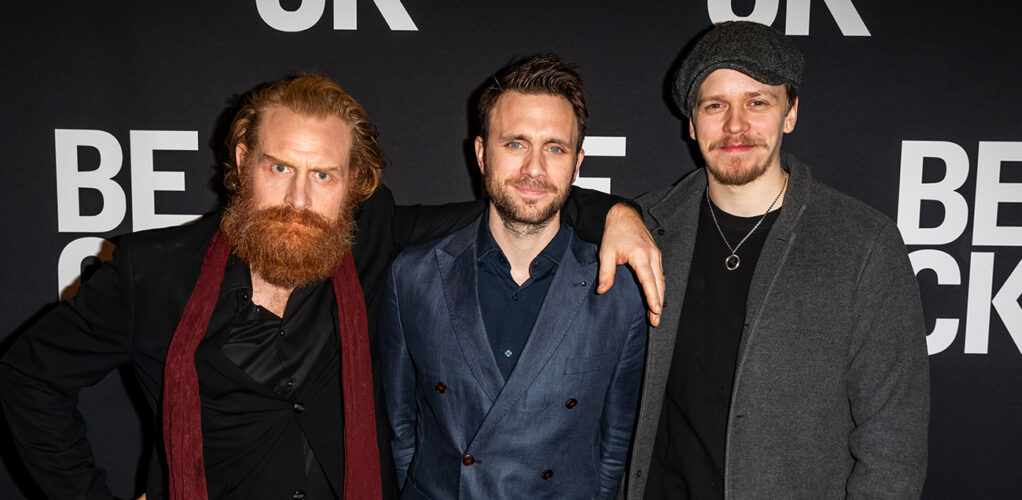 Valter Skarsgård tillsammans med skådespelarkollegorna Kristofer Hivju och Martin Wallström på premiären av ”Beck – Dödläge”.